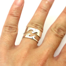 Load image into Gallery viewer, Wave Couple Alternative Wedding Ring