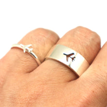 Load image into Gallery viewer, Plane Couple Promise Ring Set
