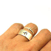 Load image into Gallery viewer, Plane Couple Promise Ring Set
