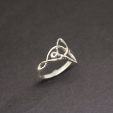 Load image into Gallery viewer, Mother Daughter Knot Ring
