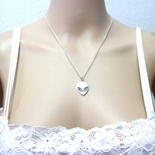 Load image into Gallery viewer, Alien Area 51 Ufo Necklace