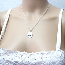 Load image into Gallery viewer, Alien Area 51 Ufo Necklace