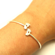 Load image into Gallery viewer, Mom To Be Baby Feet Bracelet