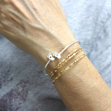 Load image into Gallery viewer, Mom To Be Baby Feet Bracelet