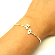 Load image into Gallery viewer, Mom To Be Baby Feet Bracelet