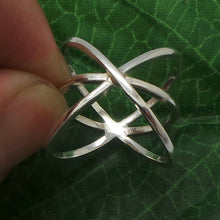 Load image into Gallery viewer, Sterling Silver Criss Cross Ring
