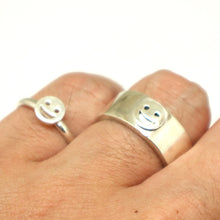 Load image into Gallery viewer, Smily Face Laughing Emoji Couple Ring
