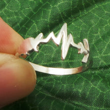 Load image into Gallery viewer, Silver Heartbeat Airplane Ring
