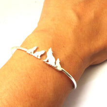 Load image into Gallery viewer, Mother and Daugther Wolf Bracelet
