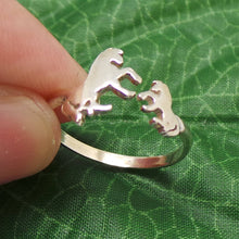 Load image into Gallery viewer, Mother Daugther Horse Ring
