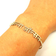 Load image into Gallery viewer, Personalized Hindi Name Bracelet

