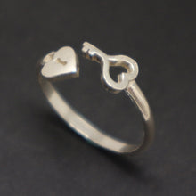 Load image into Gallery viewer, Silver Key and Lock Statement Ring
