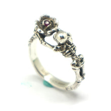 Load image into Gallery viewer, Skeleton Skull Holding Rose Ring
