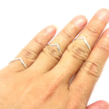 Load image into Gallery viewer, Set of 3 Chevron Ring
