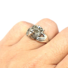 Load image into Gallery viewer, Unqiue Wolf Claddagh Statement Ring
