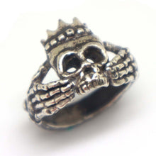 Load image into Gallery viewer, Skull Claddagh Ring for Men
