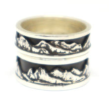 Load image into Gallery viewer, Mountain Wedding Rings for Couples
