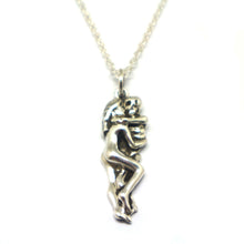 Load image into Gallery viewer, Skull Kissing Women Necklace
