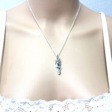 Load image into Gallery viewer, Skull Kissing Women Necklace
