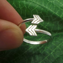 Load image into Gallery viewer, Silver V Chevron Arrow Ring
